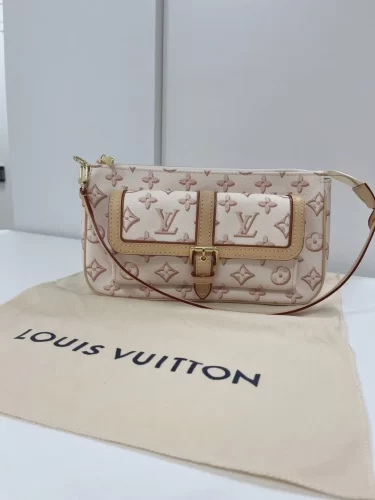 Click to view full screen Louis Vuitton M20920 Maxi Pochette Accessoires photo review